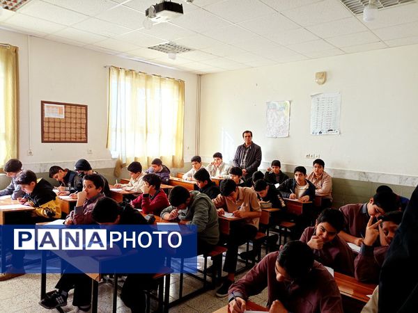 برگزاری امتحانات نوبت اول در دبیرستان میثاق کاشمر