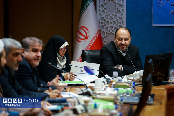 جلسه ستاد راهبری نظام مراقبت اجتماعی دانش‌آموزان (نماد)