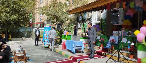 جشن شکوفه ها در دبستان شهید رضا نایب ناحیه۴ مشهد
