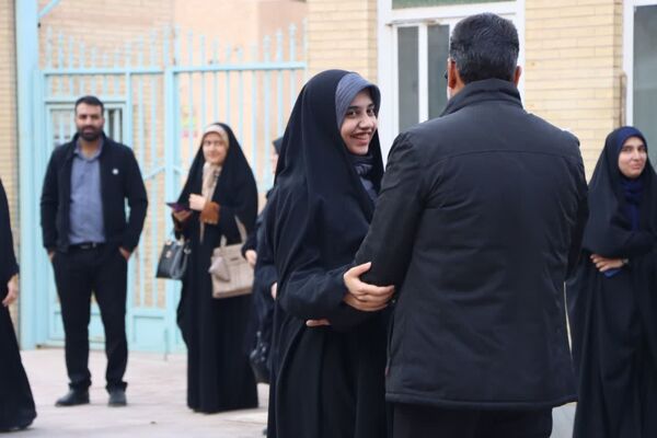 اعزام دانش‌آموزان دختر یزدی به سفر معنوی حج عمره