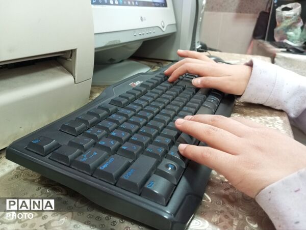 کلاس کامپیوتر ویژه دانش آموزان مدرسه ناهید نخودی 
