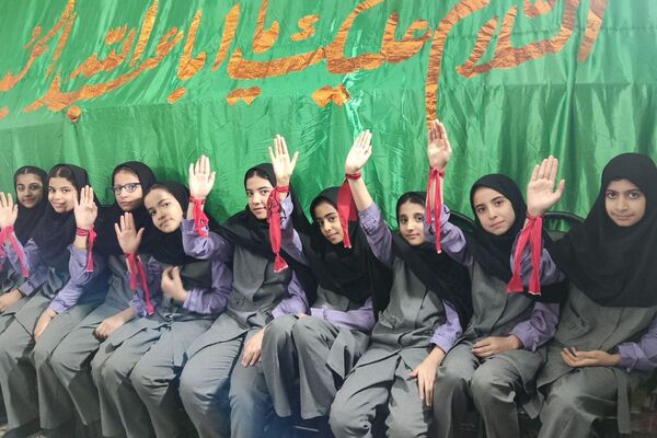 طنین نوای عشق و عزا؛ مراسم عزاداری دهه دوم فاطمیه در مدارس بهارستان‌دو