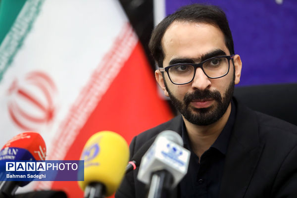 نشست خبری رئیس باشگاه دانش‌پژوهان جوان