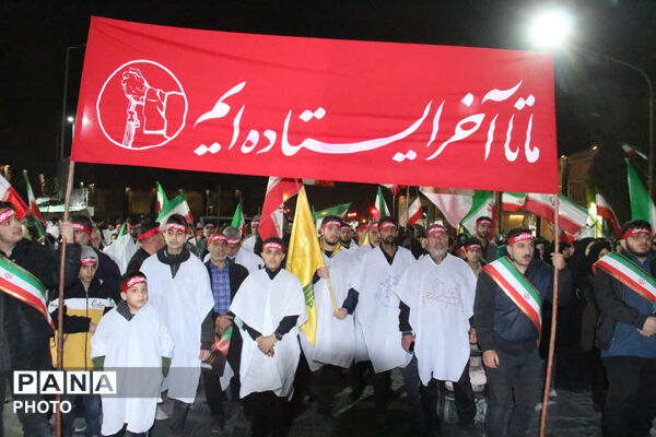 دسته کفن پوشان یزدی در سوگ رهبر انقلاب