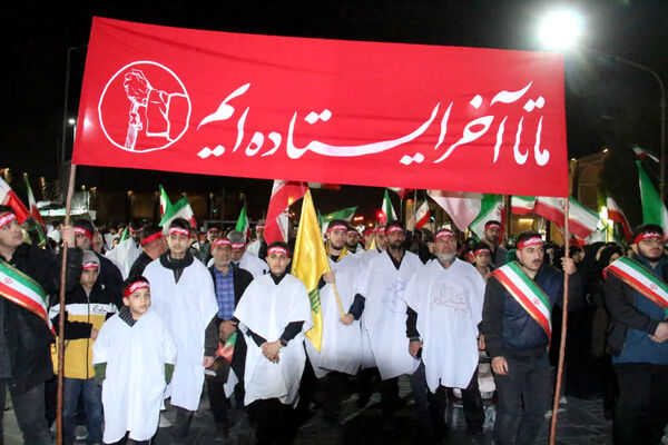 دسته کفن پوشان یزدی در سوگ رهبر انقلاب
