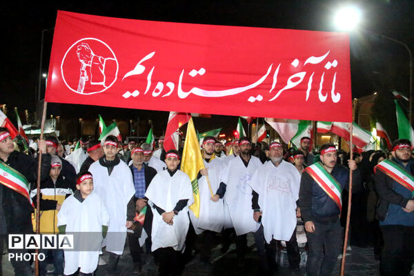 دسته کفن پوشان یزدی در سوگ رهبر انقلاب