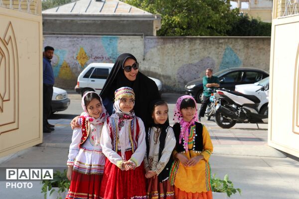 جشن شکوفه‌ها در بجنورد با نواخته‌شدن زنگ مهر و آغاز سال تحصیلی کلاس اولی‌ها