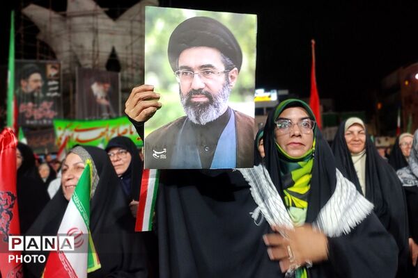 تجلیل از خبرنگاران پانا در صحنه ی جهاد تبیین