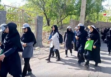 کوه‌پیمایی فرهنگیان استان قم به مناسبت هفته معلم