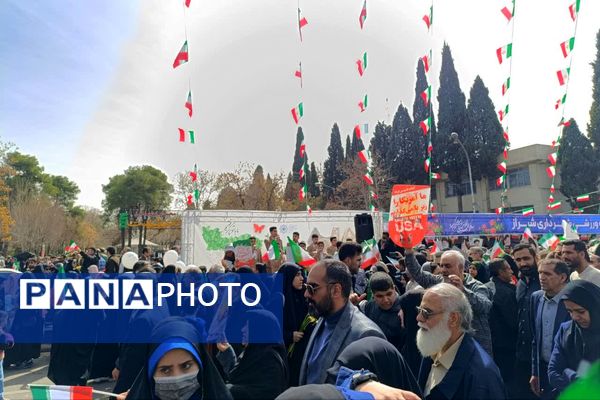 ۲۲ بهمن روز همبستگی و حضور مردم است