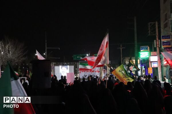 تجمع مردم انقلابی بندرترکمن در میدان مختومقلی