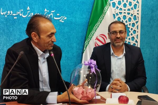 بزرگداشت هفته معلم و تقدیر از خدمات ارزنده مشاوران در بهارستان‌دو