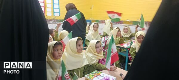 جشن شکوفه‌ها در مدرسه جهاد جعفریه قم 