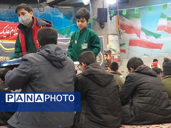 نشست صمیمانه خادمان افتخاری چایخانه حضرت قاسم بن الحسن(ع) در مشهد مقدس