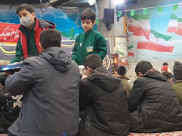 نشست صمیمانه خادمان افتخاری چایخانه حضرت قاسم بن الحسن(ع) در مشهد مقدس