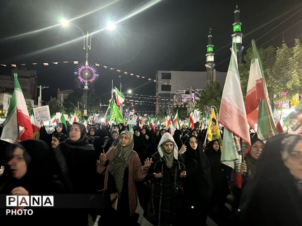 قرائت دعای توسل در هفتاد و سومین شب تجمع مردمی در ساوجبلاغ 