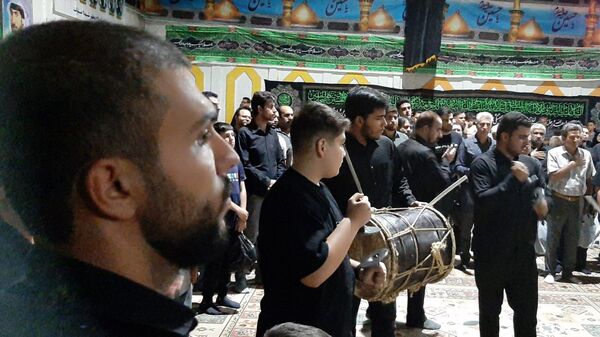 عزاداری هیات محبان علی‌ابن‌ابی‌طالب (ع) فرهنگیان شیراز در شب تاسوعای حسینی