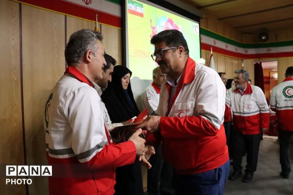آیین تجلیل از کارکنان و خانواده‌های هلال‌احمر استان همدان همزمان با دهه امامت و ولایت