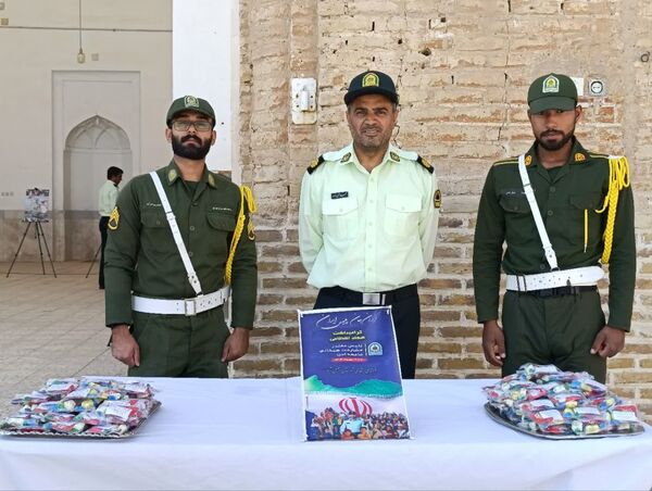 برپایی میز خدمات در مصلی نماز جمعه توسط نیروی انتظامی شهرستان خلیل اباد 