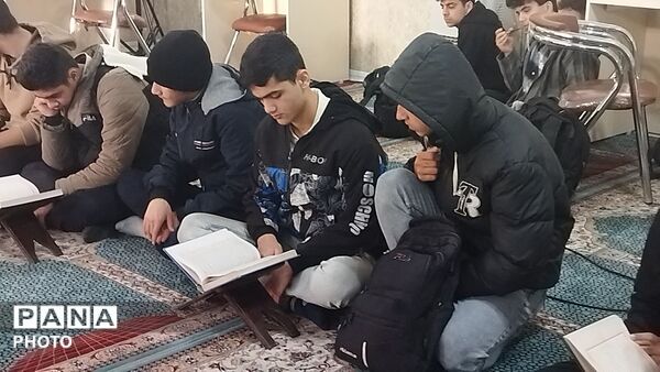 محفل انس با قرآن کریم در دبیرستان شاهد ابوذر غفاری نیشابور 