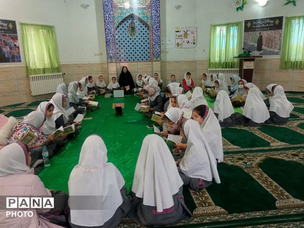 محفل انس با قرآن کریم در ماه مبارک رمضان دبستان نرجس