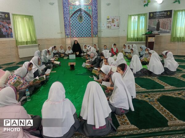 محفل انس با قرآن کریم در ماه مبارک رمضان دبستان نرجس