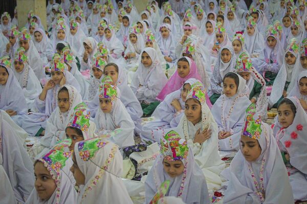 جشن تکلیف ۶۰۰دانش‌آموز دختر گتوندی