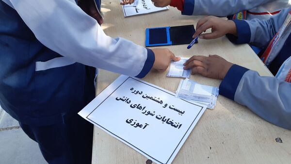 انتخابات شورای دانش آموزی در مدرسه فرهنگ شهیدان تهامی خلیل آباد