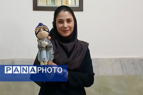 دهه فجر با رنگ شادی در دبستان سیاح‌مقدم رباط‌کریم