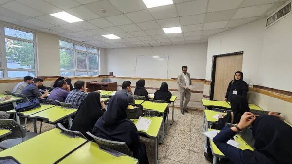 برگزاری دوره آموزشی تربیتی جهت توانمند سازی معلمان مدارس منطقه ۱۰