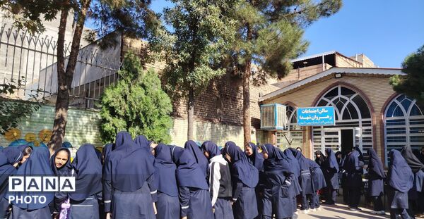 جشنواره محصولات فرهنگی در دبیرستان شاهد قدسیان