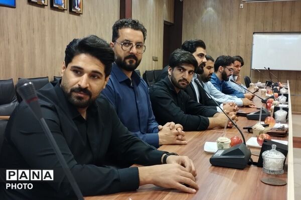بزرگداشت هفته معلم و تقدیر از خدمات ارزنده مشاوران در بهارستان‌دو