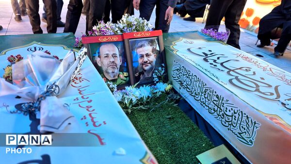 از سطوح عالی حکومتی تا مسئولان شهرستانی؛ همگی در سوگ سردار شهید گرد آمدند