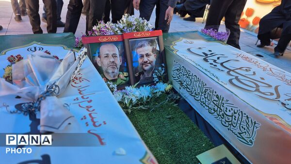 از سطوح عالی حکومتی تا مسئولان شهرستانی؛ همگی در سوگ سردار شهید گرد آمدند