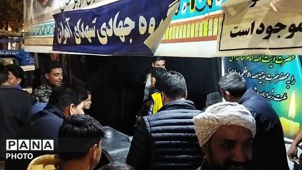 گذری بر فعالیت موکب گروه جهادی بسیج شهدای آهوار در مراسم چهلم رهبر شهید و شهدای میناب 