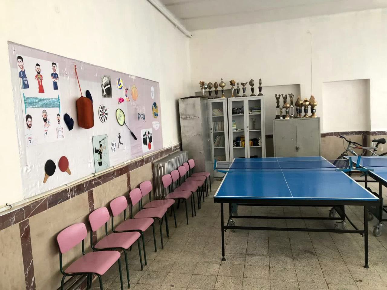 همکاری دانش‌آموزان در بهسازی فضای تربیت‌بدنی دبیرستان فاطمیه تبریز