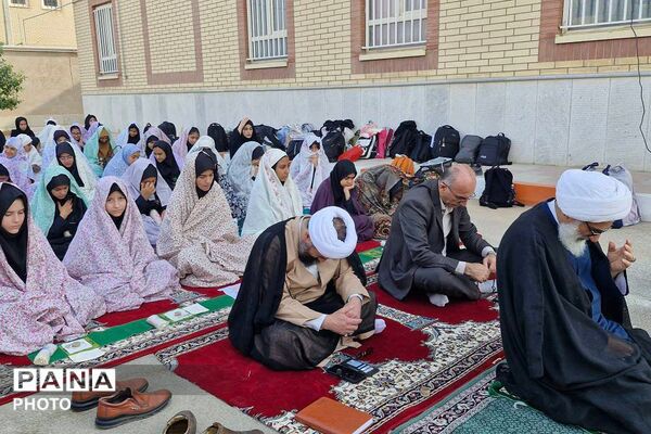 برپایی نماز استغاثه و باران در مدرسه منتصرین شاهد