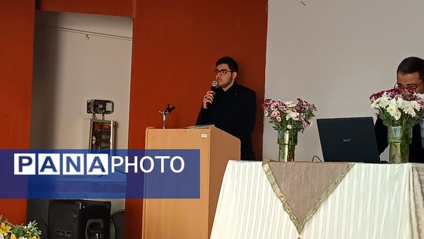 تجلیل از رتبه‌های برتر کنکور سراسری دبیرستان شهید سلطانی ۴ 