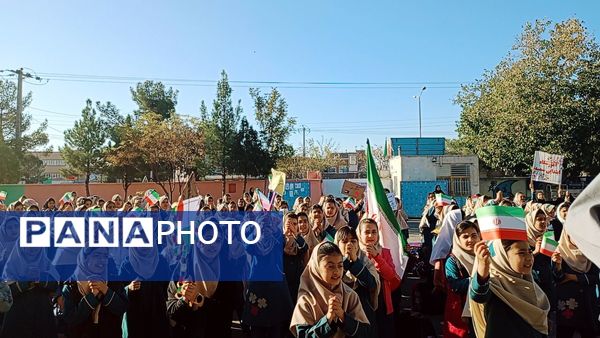 روزی شاد در دبستان سمیه کاشمر 