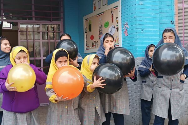 نمایشگاه آثار هنری دانش‌آموزان در دبستان نرجس بهارستان‌دو