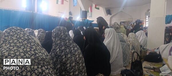 حضور حماسی مردم در اولین نماز جمعه بعد از شهادت رهبر انقلاب