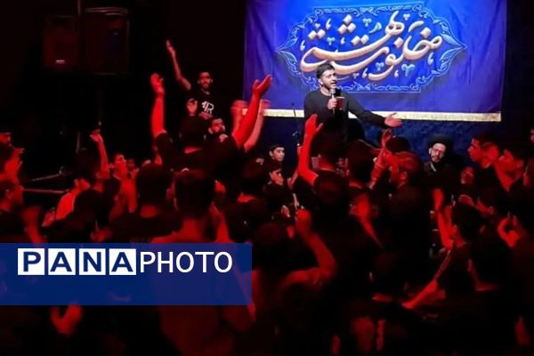 اعتکاف دانش‌آموزی در مسجد سیدالشهدا(ع) شیراز