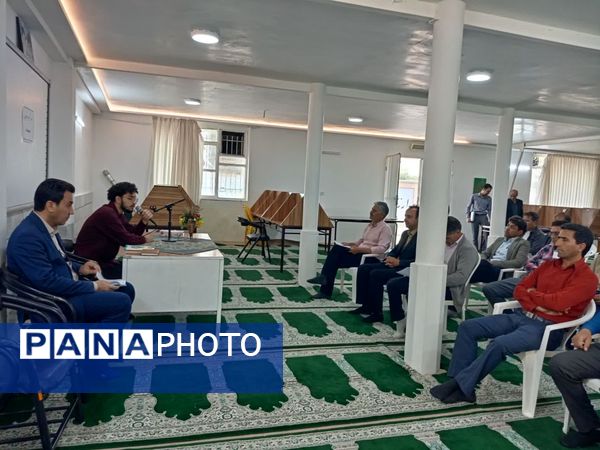 جلسه انجمن اولیا پایه یازدهم دبیرستان نمونه آیت‌الله خامنه‌ای