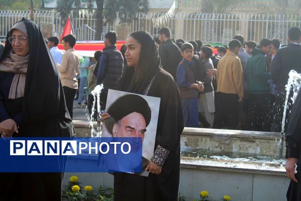 حماسه‌آفرینی فرهنگیان و دانش‌آموزان کهنوجی در جشن سالگرد انقلاب اسلامی