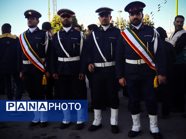 حضور پرشور مردم شهرضا در تشییع پیکر مطهر ده شهید گمنام دوران دفاع مقدس 