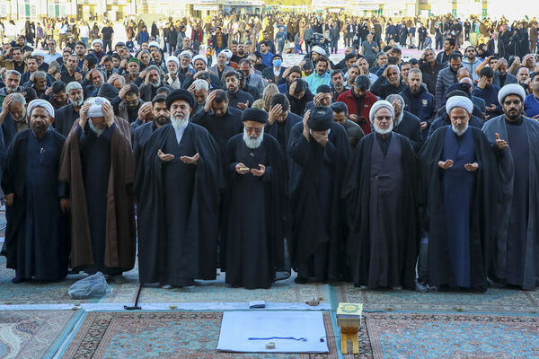 اقامه نماز طلب باران در مسجد مقدس جمکران