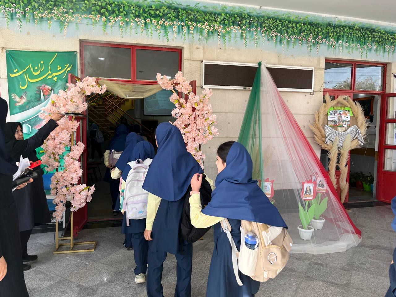بازگشایی دبستان آرمینه مصلی نژاد همزمان با نواختن زنگ مهر وهفته  دفاع مقدس