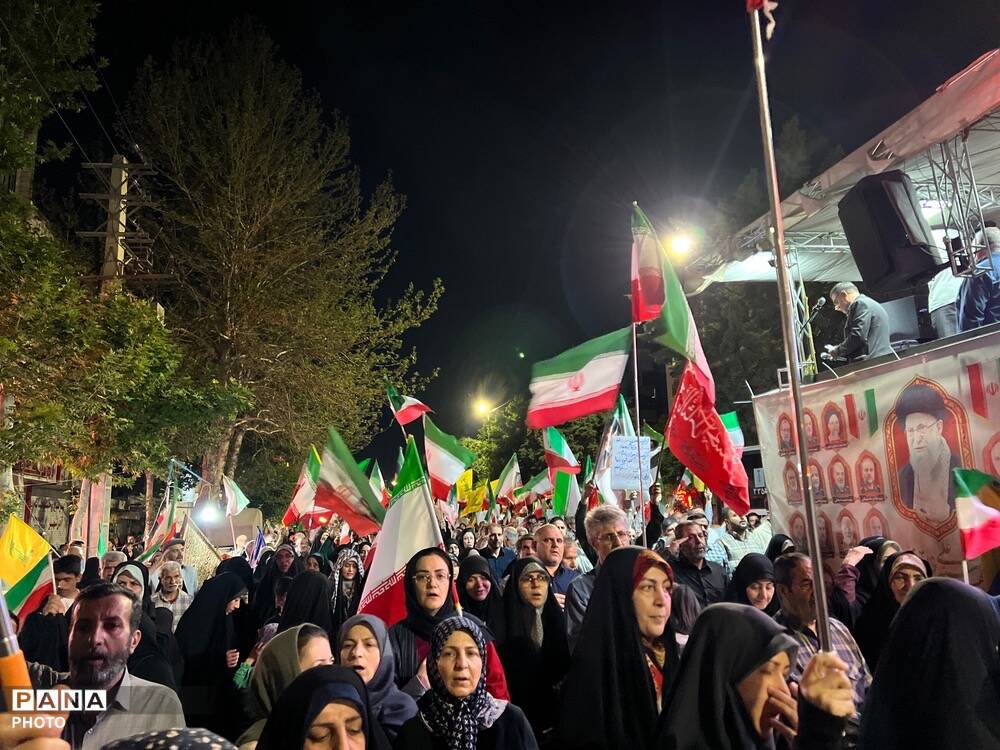 حضور باشکوه مردم کرج در نود و نهمین شب از تجمعات مردمی