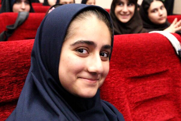برگزاری جشن روز دختر با همکاری کانون خدمت رضوی و نهادهای آموزشی در منطقه 14 تهران 
