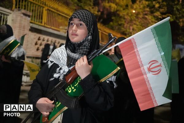 نظرآباد، میزبانِ پرچم‌دارانِ نور؛ رژه‌ عشق و ایثار به یاد دخترانِ جان‌فدا